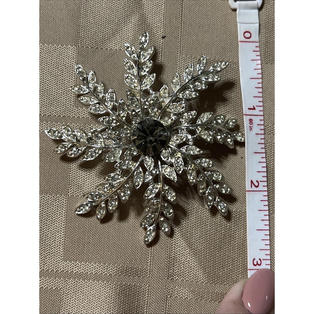 Sarah Coventry Evening Snowflake Large Smokey Rhinestone Brooch Pin 812 VTG - Picture 6 of 11